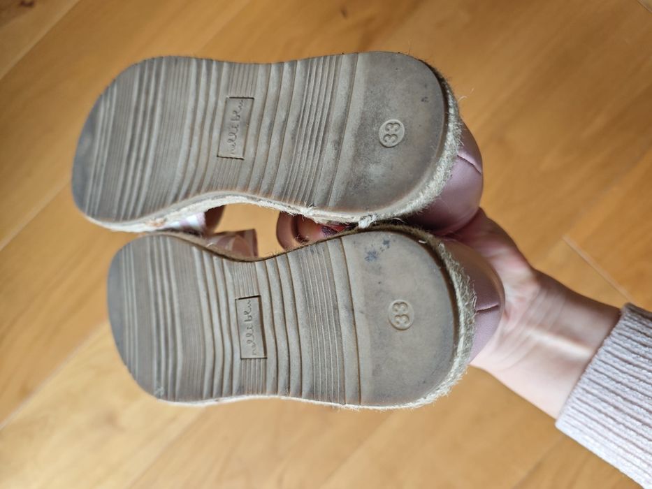 Sandałki dziewczęce różowe. R. 33