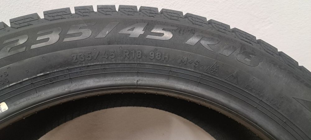 Pirelli Ice Zero 235/45/R18