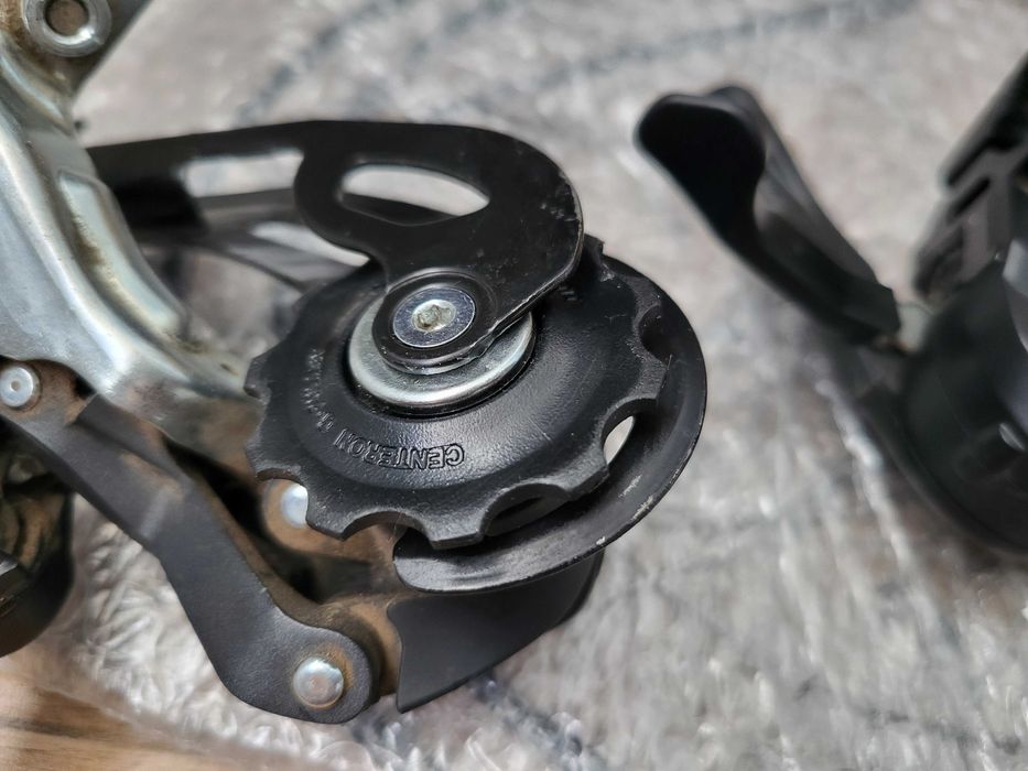 задній перемикач Shimano Altus RD M-2000