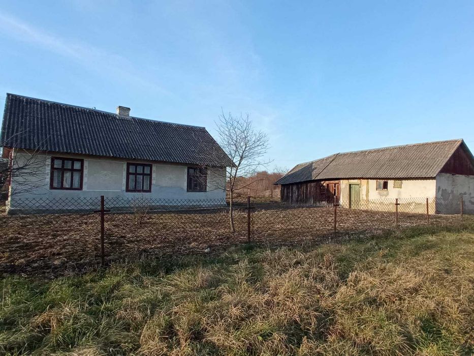 Продам будинок в якому можна жити. Є газ , опалення піч