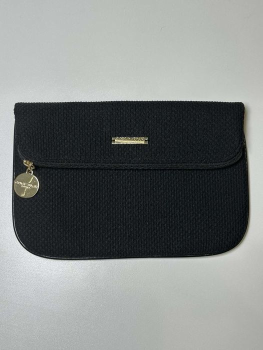 Косметичка Giorgio Armani.