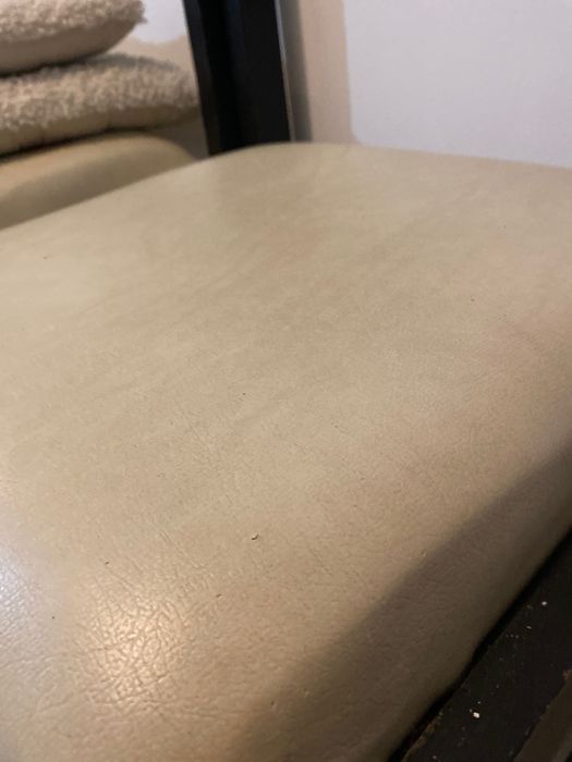 Vendo 4 cadeiras de madeira