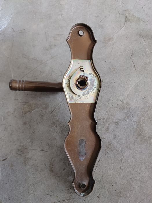 Interior door handles.436004479776204803