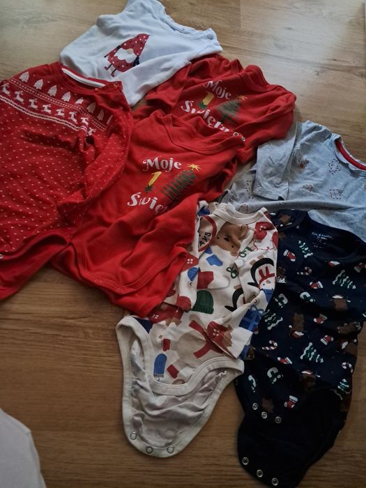 Zestaw świąteczny rozmiar 74 body I skarpetki