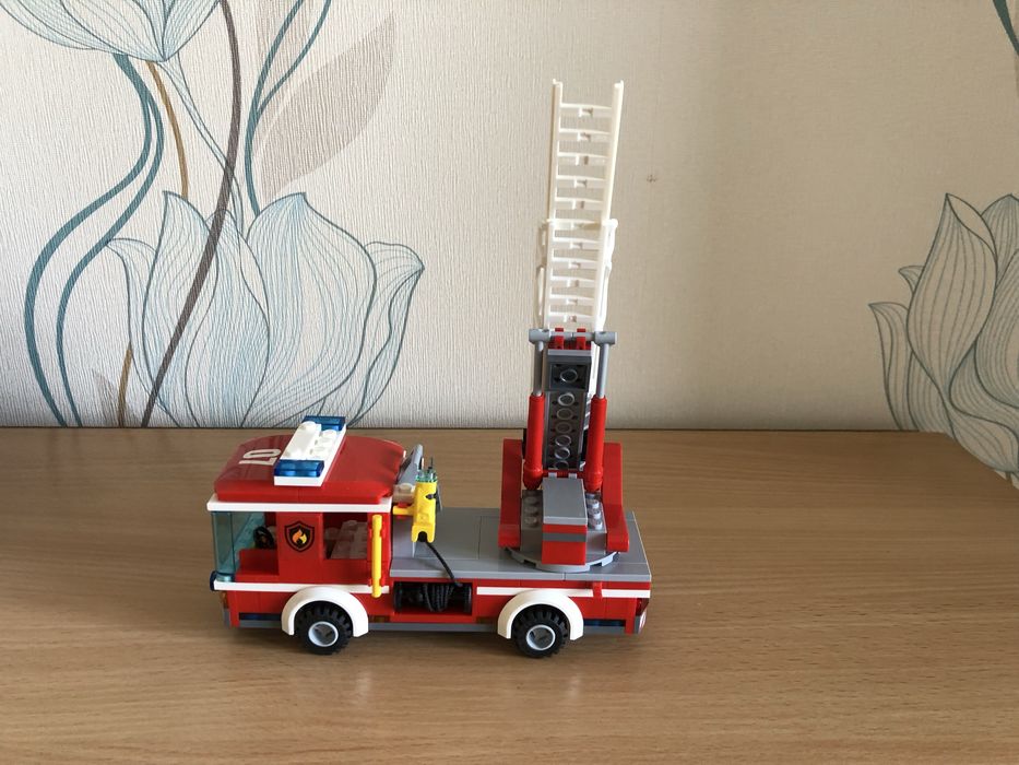 Lego city Пожежна машина з драбиною 60107