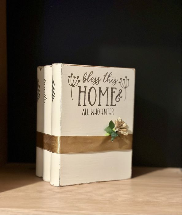 Decoração livros de madeira