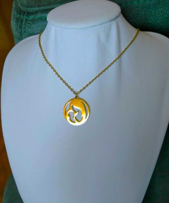 Colar Aço Dourado Disco c/ Mãe e Bebe NOVO