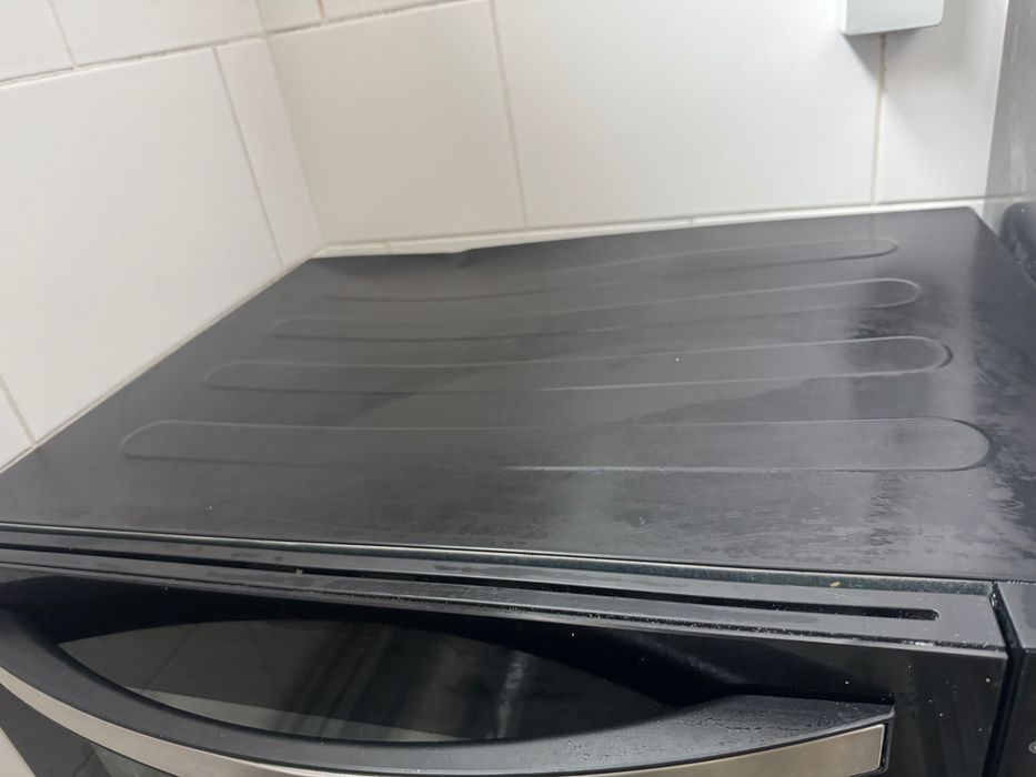 Forno com tabuleiro