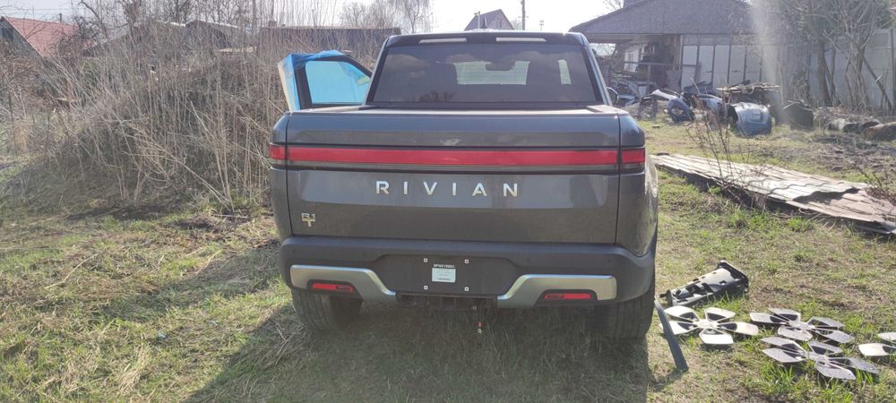 Свіже авто в розбір Rivian r1t exp005