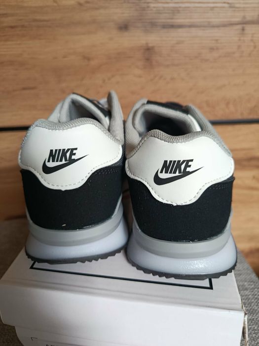 Buty damskie czarno białe