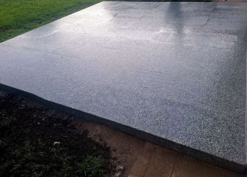 Montaż:Taras,schody, parapet: granit: