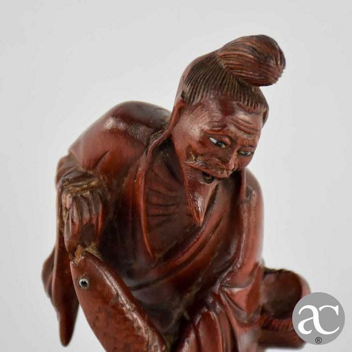 Figura de pescador, China, em madeira exótica