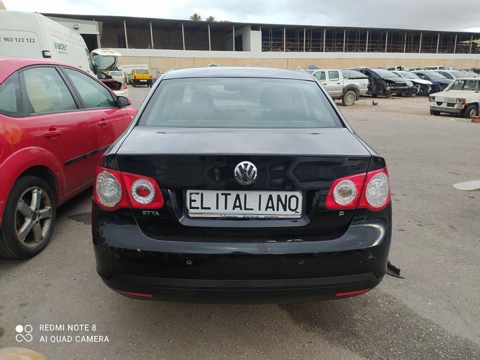 Guarda-Lamas Frente Direito Volkswagen Jetta