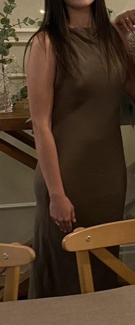 Sukienka satynowa Zara S xs khaki długa wiskoza