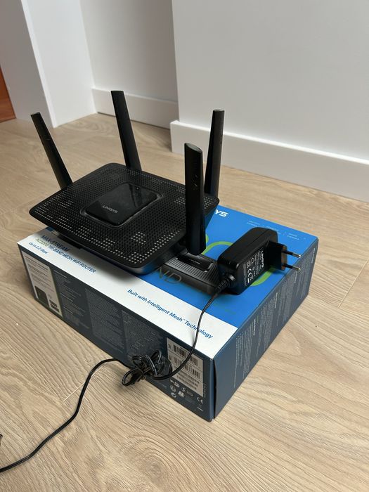 Router Linksys MR8300