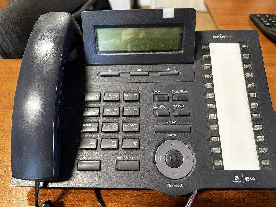 Системний телефон LG Aria Soho 7224D