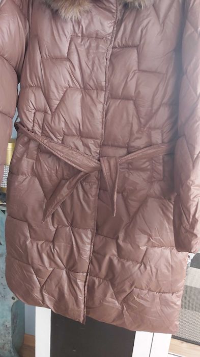 Kurtka płaszczyk pikowany puchowy  kaptur futerko jenot