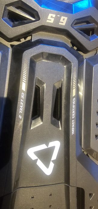 Zbroja LEATT Body Protector 6.5 roz. M /L