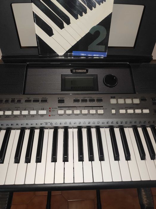 Teclado Yamaha PSR-E443