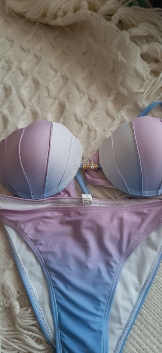 Stroj kąpielowy w deseni teczowej zakupiony online niestety rozmiar ni