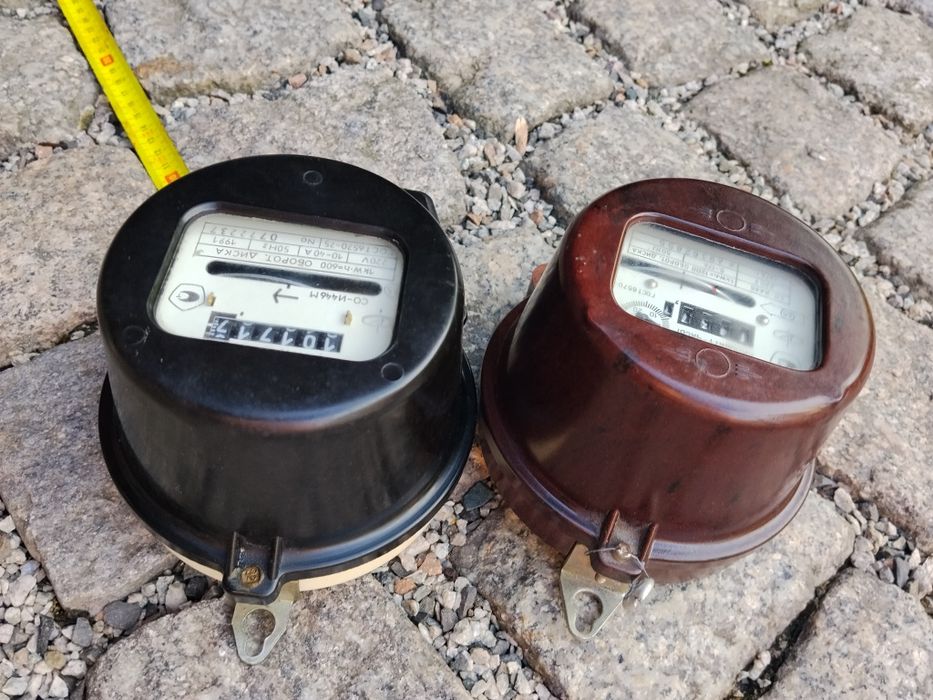 PRL Rosyjski licznik indukcyjny prądowy bakelit 2 sztuki stan retro