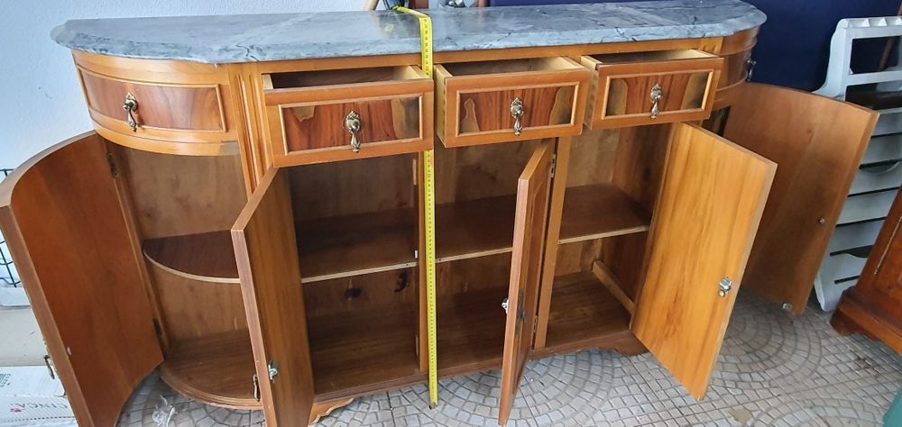 Aparador com pedra mármore