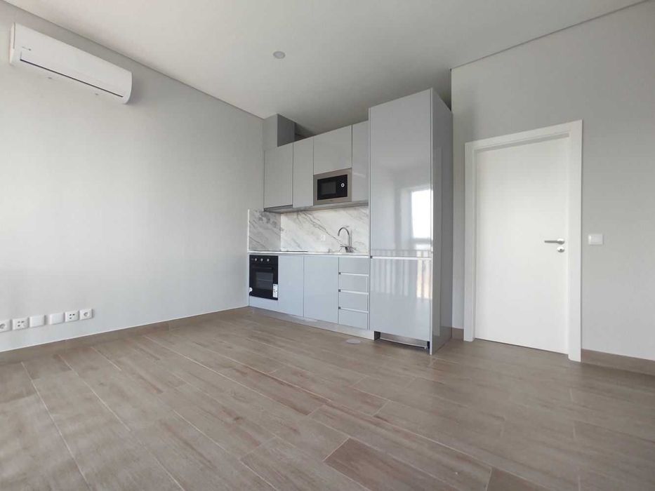 Apartamento com Entrada Independente ao Amial – Porto