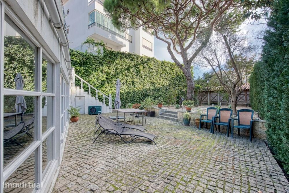 Quarto - localizado em Carcavelos Lisbon