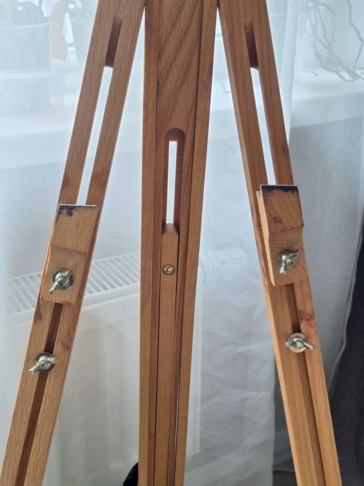 Мольберт-тринога. Новий