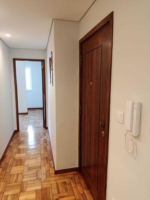 Apartamento T1+1 renovado em zona central (Rua 25 de Abril)
