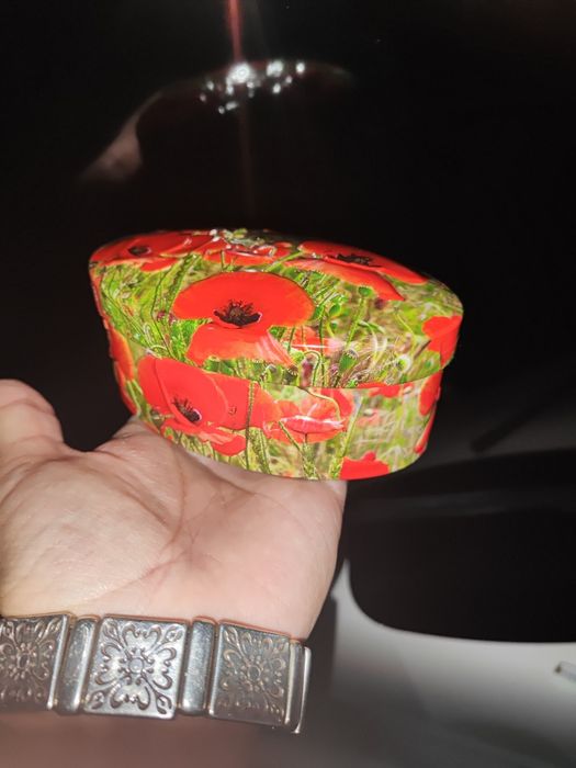 Жестяная коробочка,маки