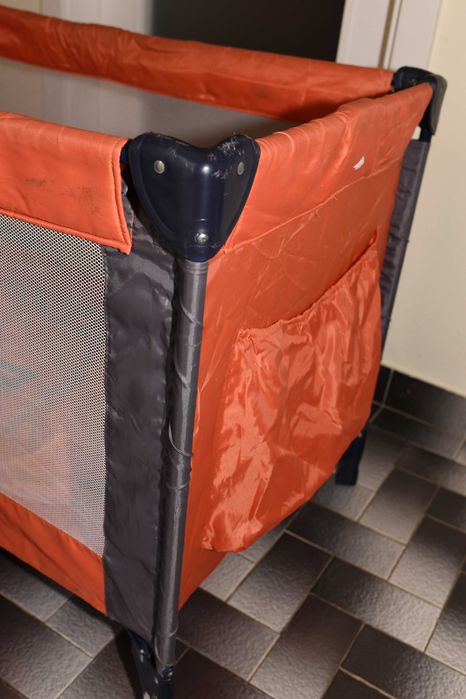 Cama de Viagem/ ou fixa para bebé, criança