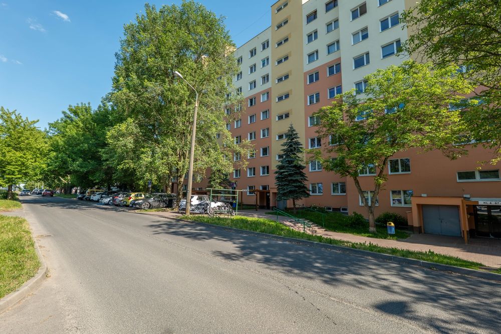 3 pokoje,60m2,winda ul. Harnasie 21