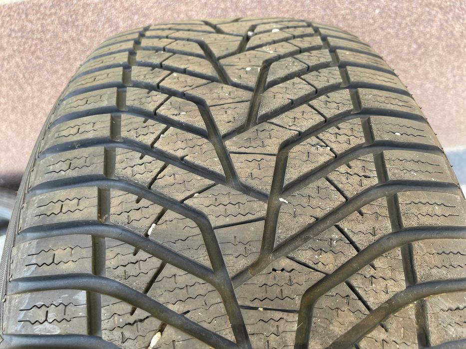 Opony zimowe Yokohama 245/45 R19 - 4 szt.