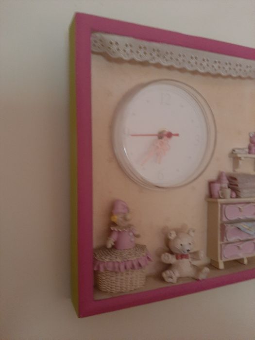 Quadro de parede com relógio (menina)