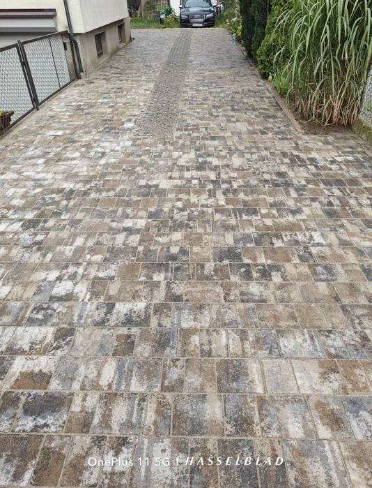 Układanie kostki brukowej,brukarz