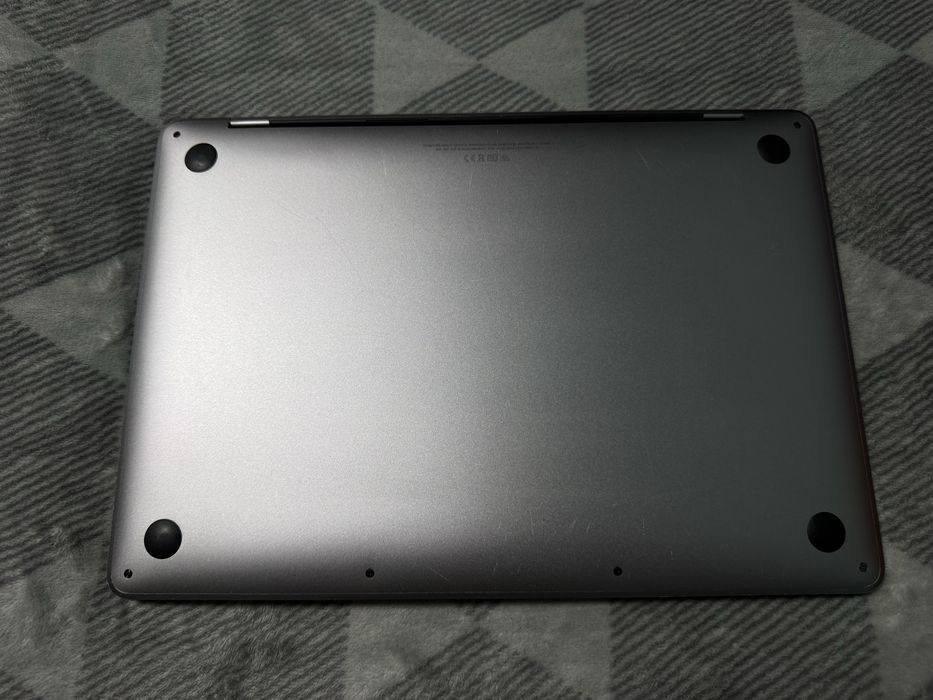 MacBook Pro 13" 2019 • i5 • 16GB • 256GB SSD