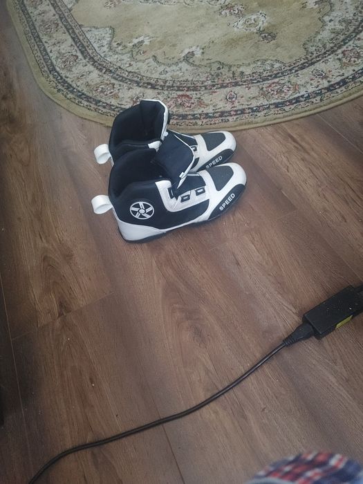 2 Kaski Scorpion z intercomami plus kurtka skórzana BUSE rozm. M\50