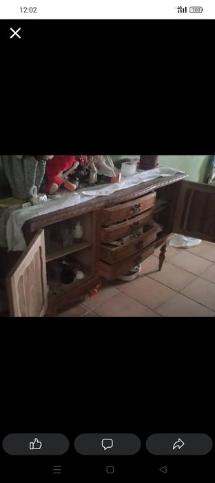 Vendo cristaleira antiga como nova.