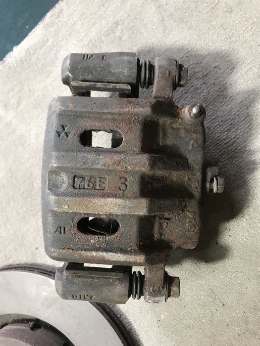 Mitsubishi Outlander XL 3.0 диск,супорт, ступица левый