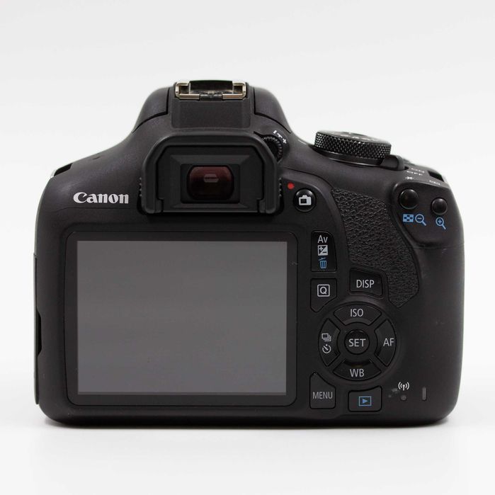 Canon EOS 2000D + EF-S 18-55mm f/3.5-5.6 IS II