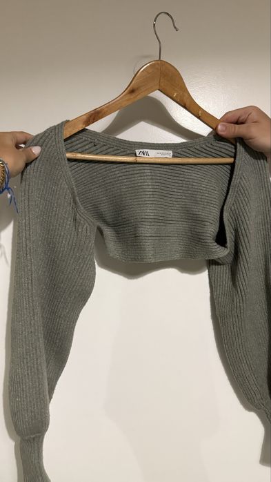 Conjunto Zara canelado verde seco (top + bolero)