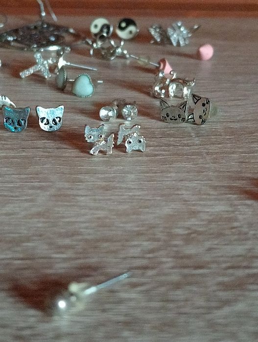 Brincos gatos, coração,simples