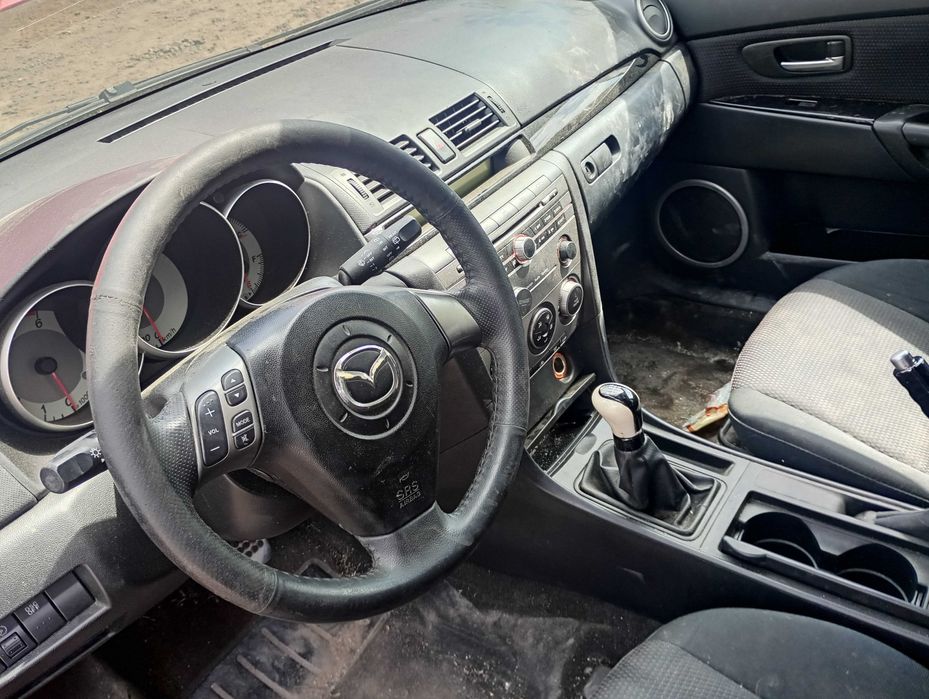 Mazda III 2,0D  zderzak przedni, części transport FV/ dostawa