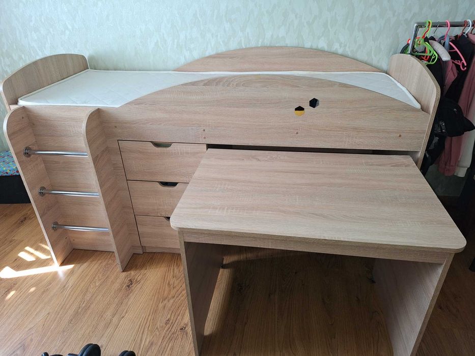 Двоярусне дитяче ліжко