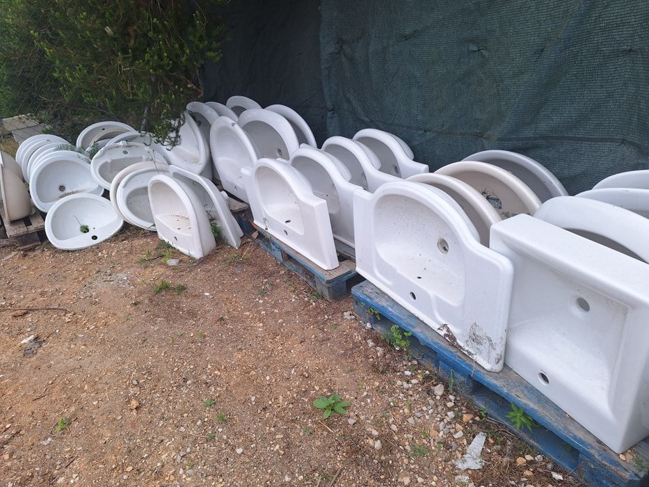 Lavatorios com e sem base.Bidés Moveis Pedras e algumas bases de duche- Tudo Novo para casa de Banho/WC