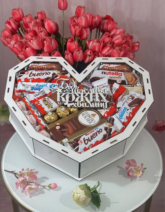 Ідеальний подарунок до 8 березня. Великий солодкий бокс з солодощами