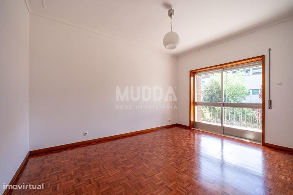 T4 com garagem | Habitação Própria ou Investimento  | Localização Prem