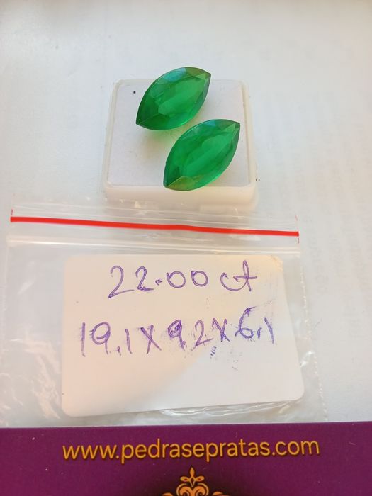 Par de Esmeraldas Naturais Corte Marquesa  20 Quilates