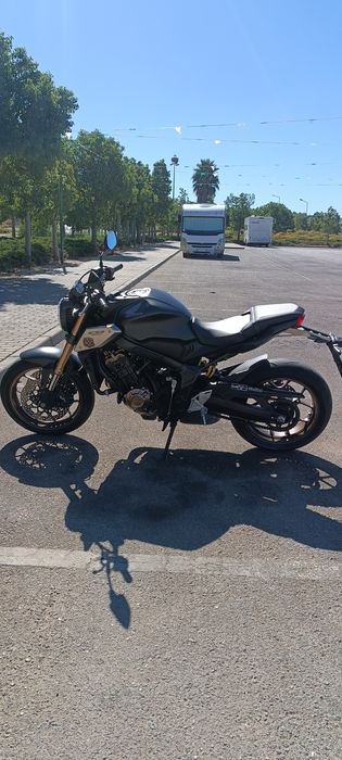 CB650R 2022  35kw (apenas em livrete)